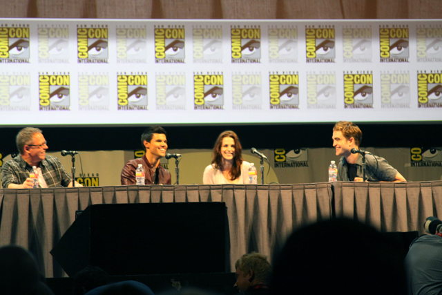 Director, Taylor Lautner, Kristen Stewart, Rob Pattinson take the stage