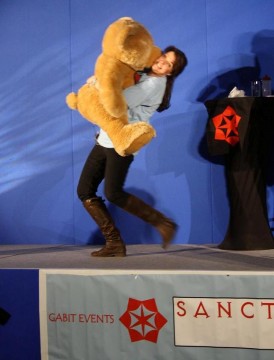 AT5 Amanda hugs huge Teddy Bear for S4K auction