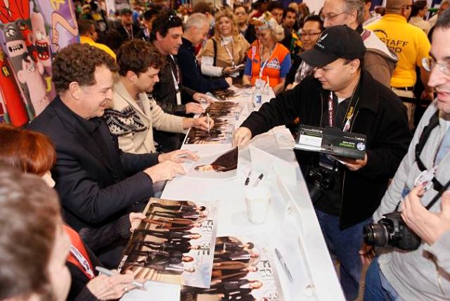 Wondercon 2012 - John Noble and Josh Jackson of Fringe sign autographs