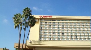 Click to visit and learn more about the Marriot LAX!