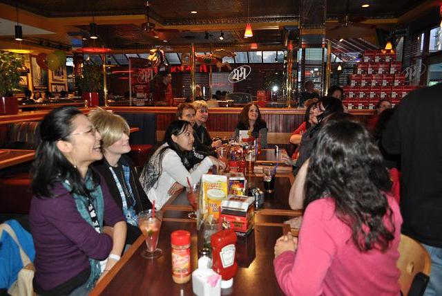 Stargate Vancouver 2012 - Fans lingering after convention