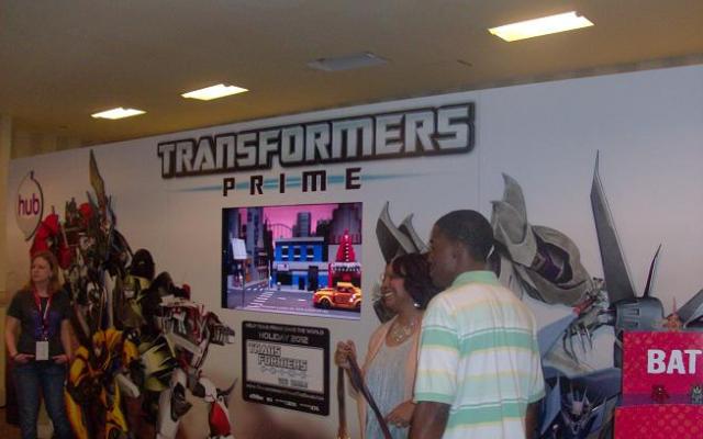 BotCon 2012 Fans admire-cool Transformer Prime items!