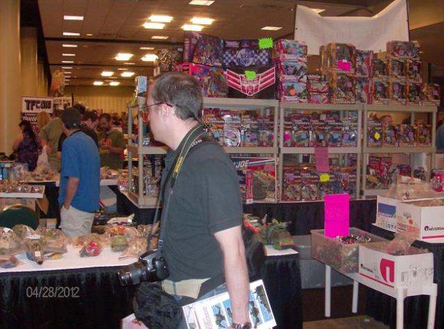 BotCon 2012 - Fan admires cool Transformer items!