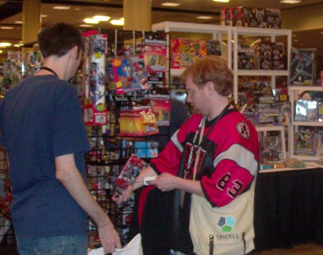 BotCon 2012 - Fan eagerly purchase cool Transformer items!