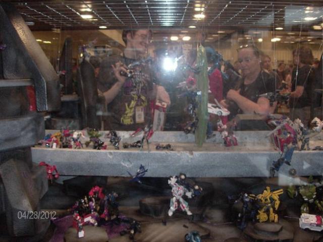 BotCon 2012 - Transformers cool stuff delights the fans!