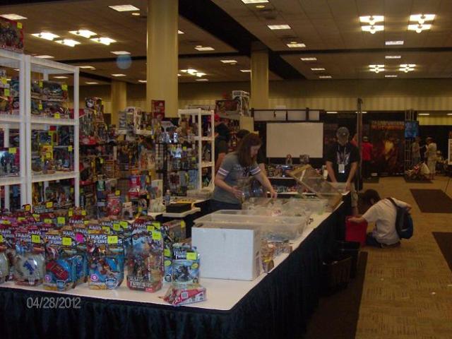 BotCon 2012 - Transformers games delight the fans!