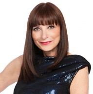 Click to visit and follow Jeanne Beker on Twitter!