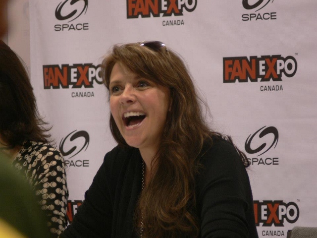 Fan Expo Canada 2012 - Amanda Tapping greets a fan