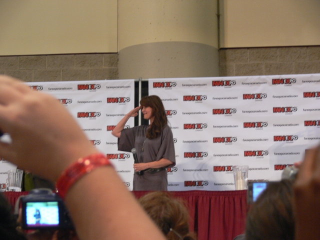 Fan Expo Canada 2012 - Amanda Tapping salutes fans