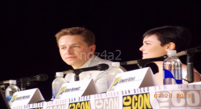 OUAT SDCC 2013-Josh Dallas & Ginny Goodwin