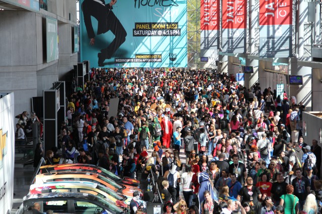 NYCC Day 3 Convention Crowds