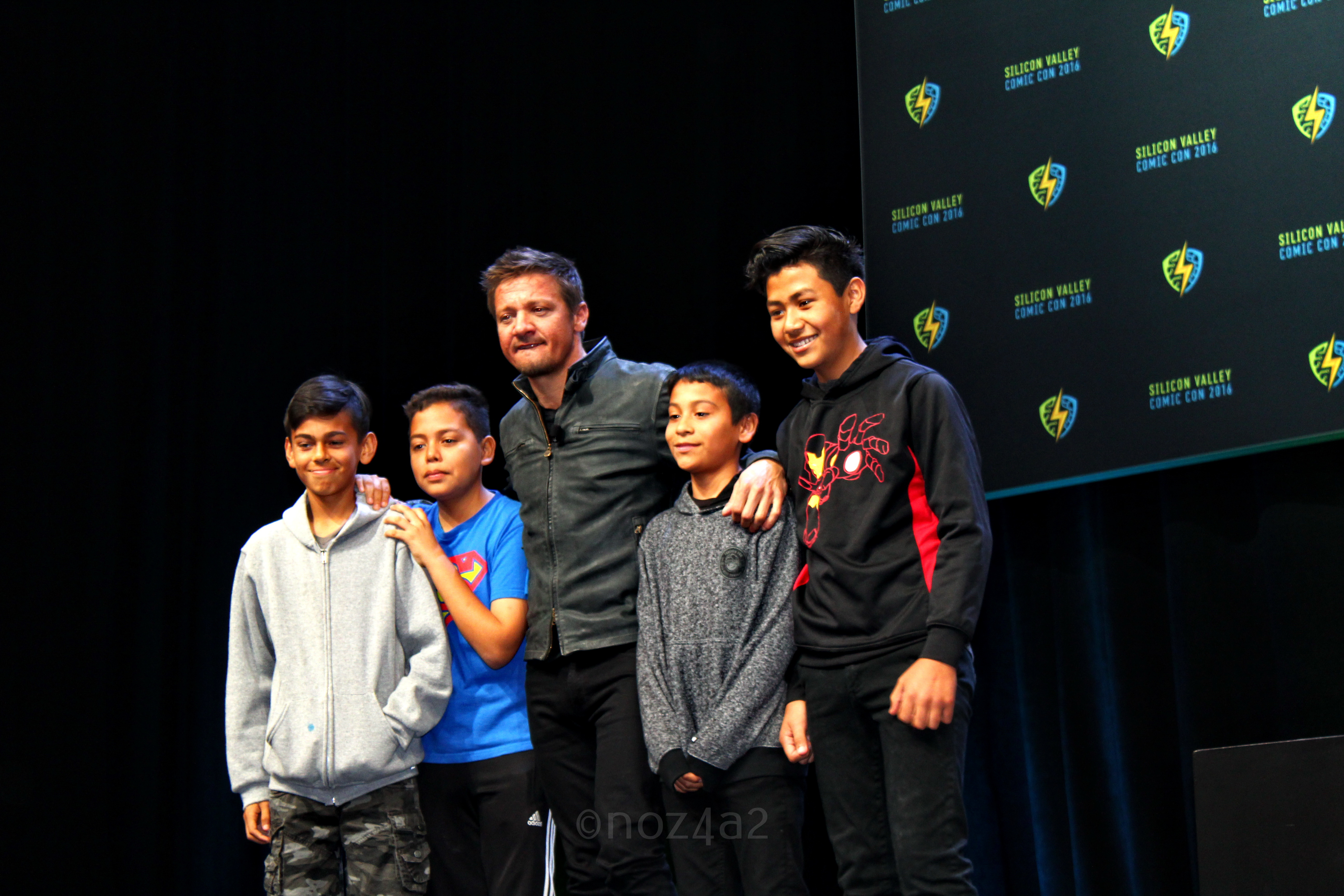 Jeremy Renner-SVCC-w/ students