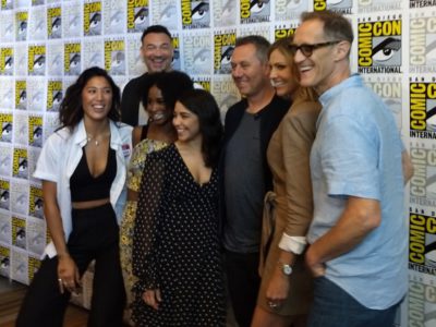 https://wormholeriders.org/cc/wp-content/uploads/2019/09/Van-Helsing-Press-Room-SDCC-2019-400x300.jpg