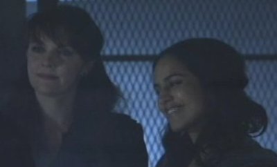 Sanctuary S4x13 - Magnus and Kate smirk in Sanctuary for All part two