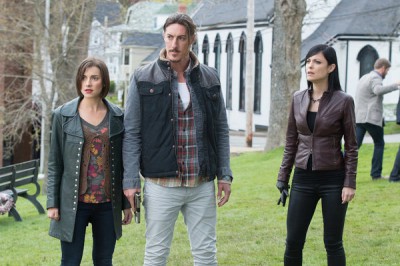 Haven - S4x02 - Emma Lahana, Eric Balfour and Kate Kelton